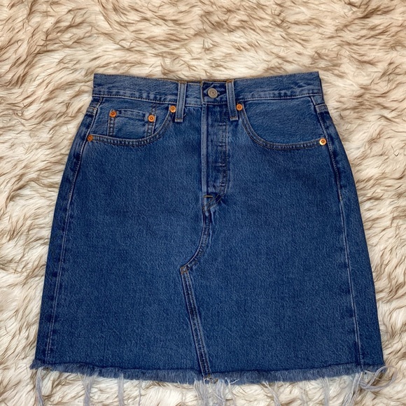 NWOT Levi’s High Rise Denim Mini Skirt Deconstructed Iconic Boyfriend Size 25 - Picture 5 of 14